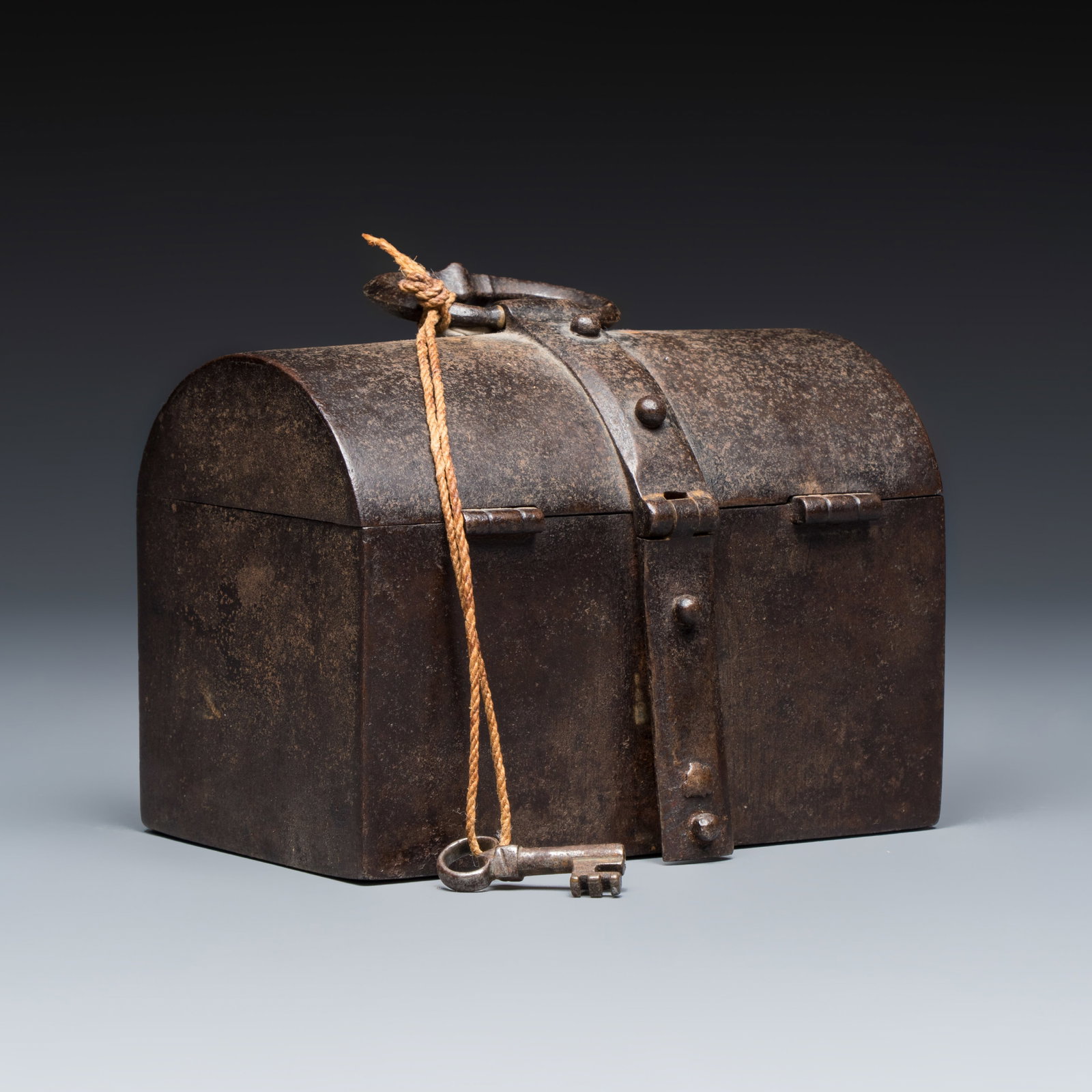 A French wrought iron casket with its original key, 16/17th C. (1 of 7)
