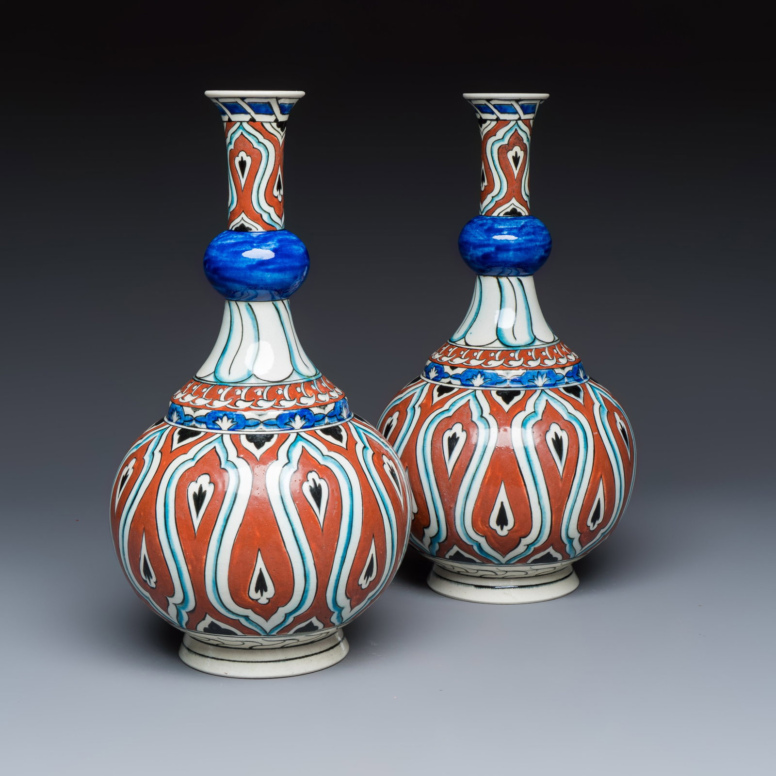 A pair of unusual Samson Iznik-style bottle vases, France, 19th C. (1 of 7)