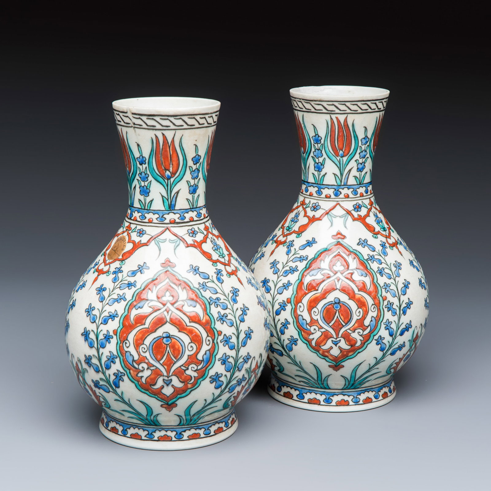 A pair of fine Samson Iznik-style vases, France, 19th C.: A pair of fine Samson Iznik-style vases, France, 19th C. H.: 22,7 cm