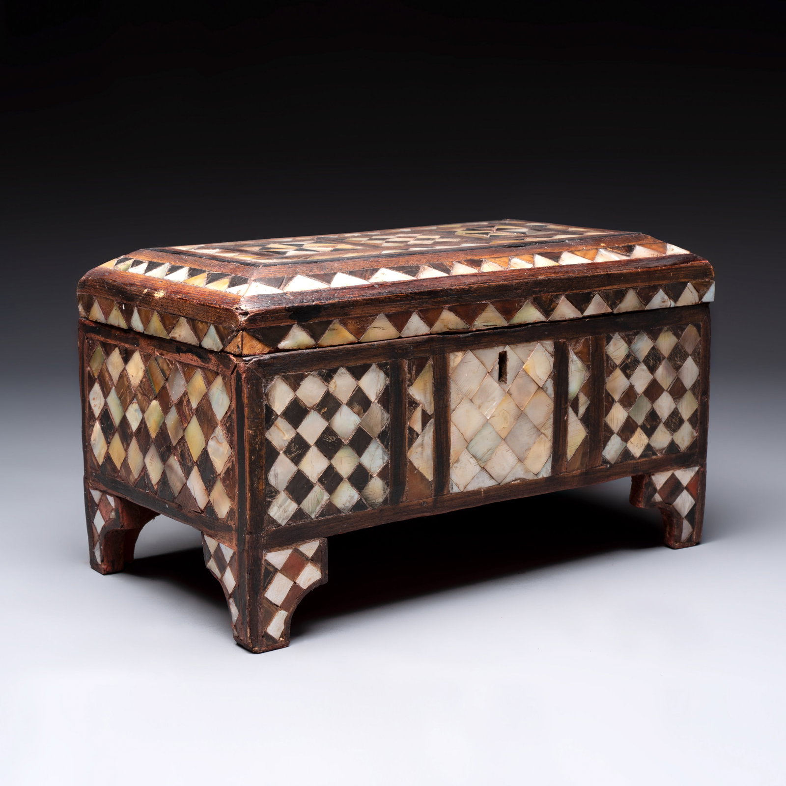 An Ottoman mother-of-pearl and tortoiseshell-inlaid casket, 19th C.: An Ottoman mother-of-pearl and tortoiseshell-inlaid casket, 19th C. Dim: 32 x 19 x 19 cm