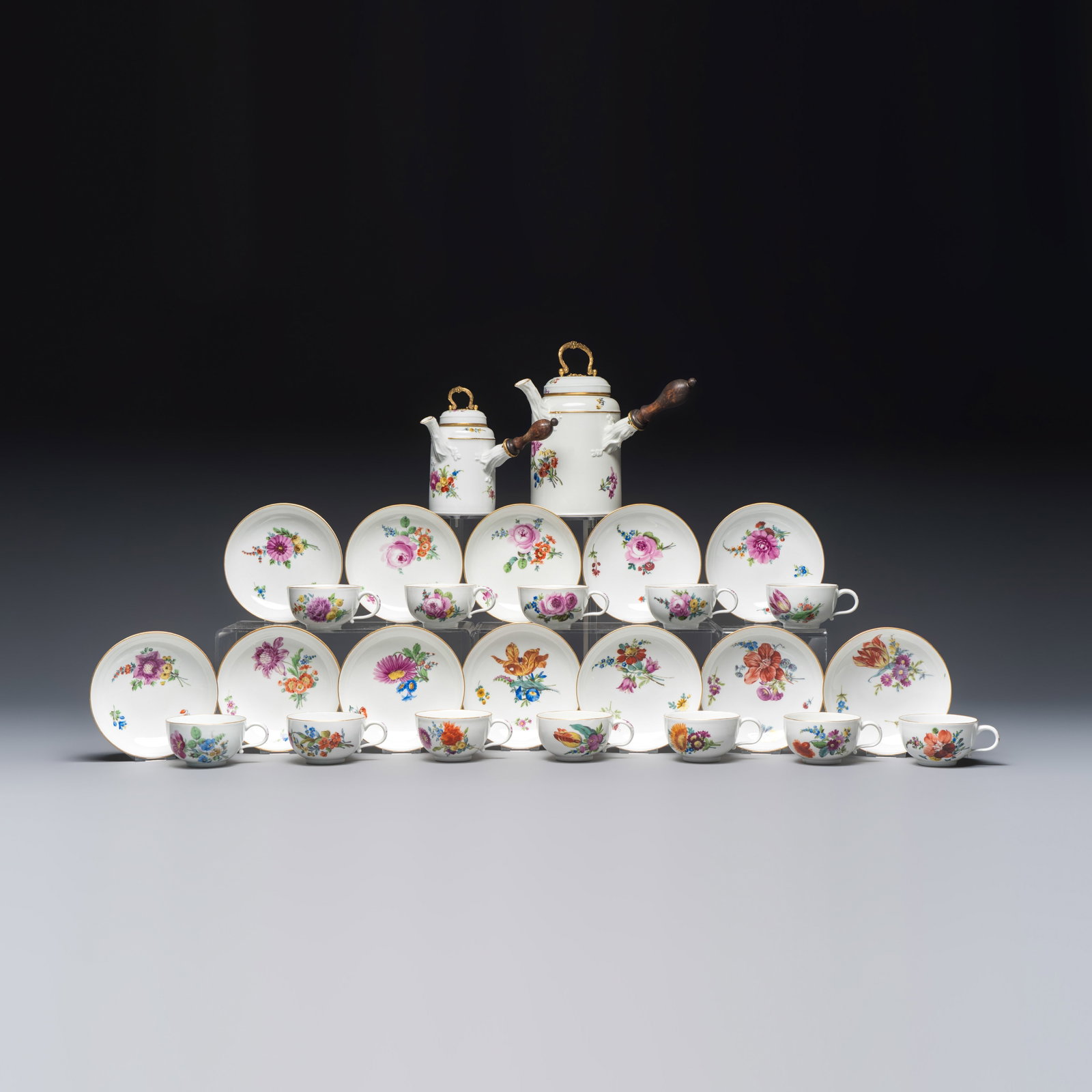 A 26-piece Meissen tea and chocolate service with floral design, 18th C. (1 of 20)