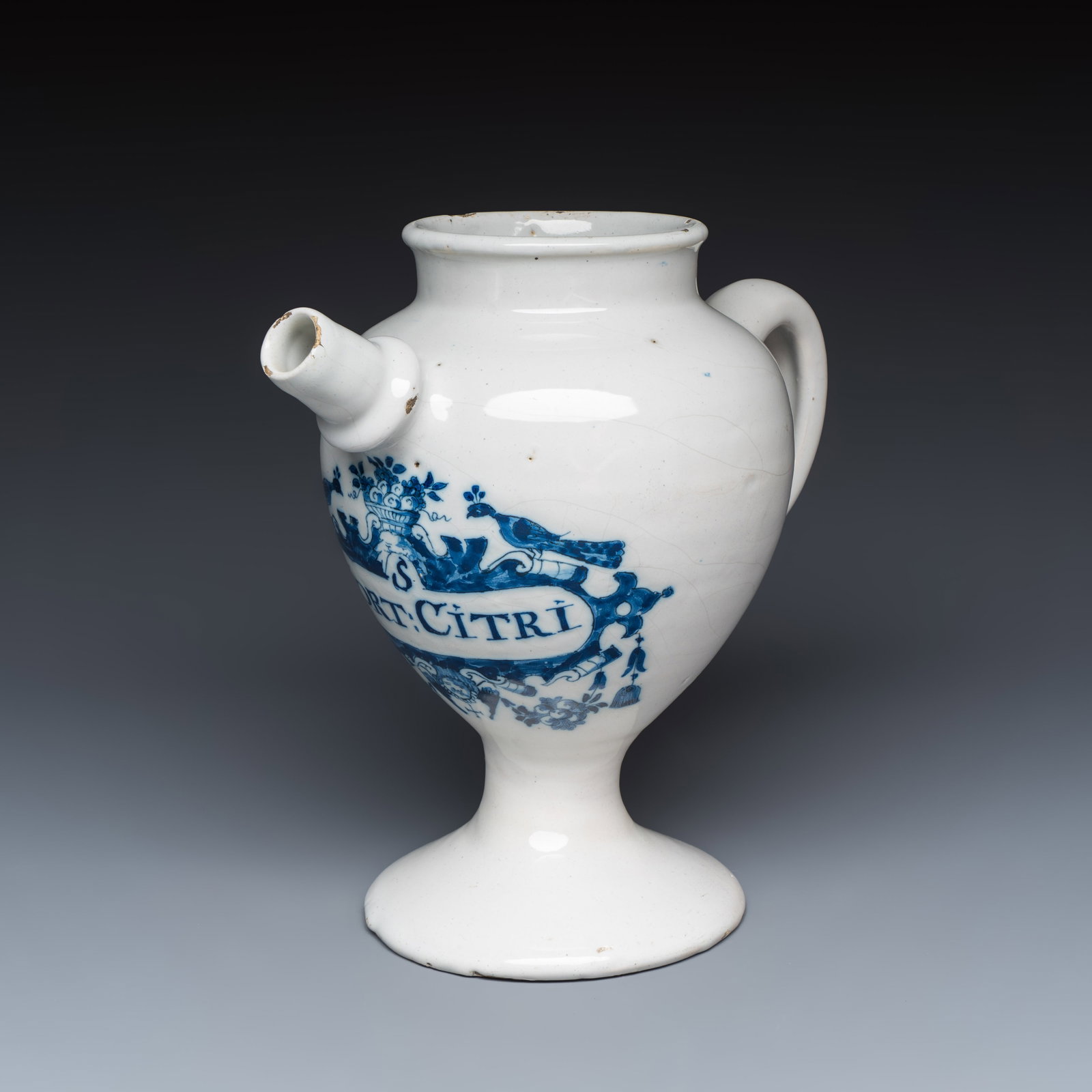 A blue and white Dutch Delft wet drug or syrup jar inscribed 'S CORT: CITRI', 18th C.: A blue and white Dutch Delft wet drug or syrup jar inscribed 'S CORT: CITRI', 18th C. H.: 23,3 cm Provenance: Van Nie and Winnubst Antiquairs, Amsterdam, with their label to the base. A Dutch private 