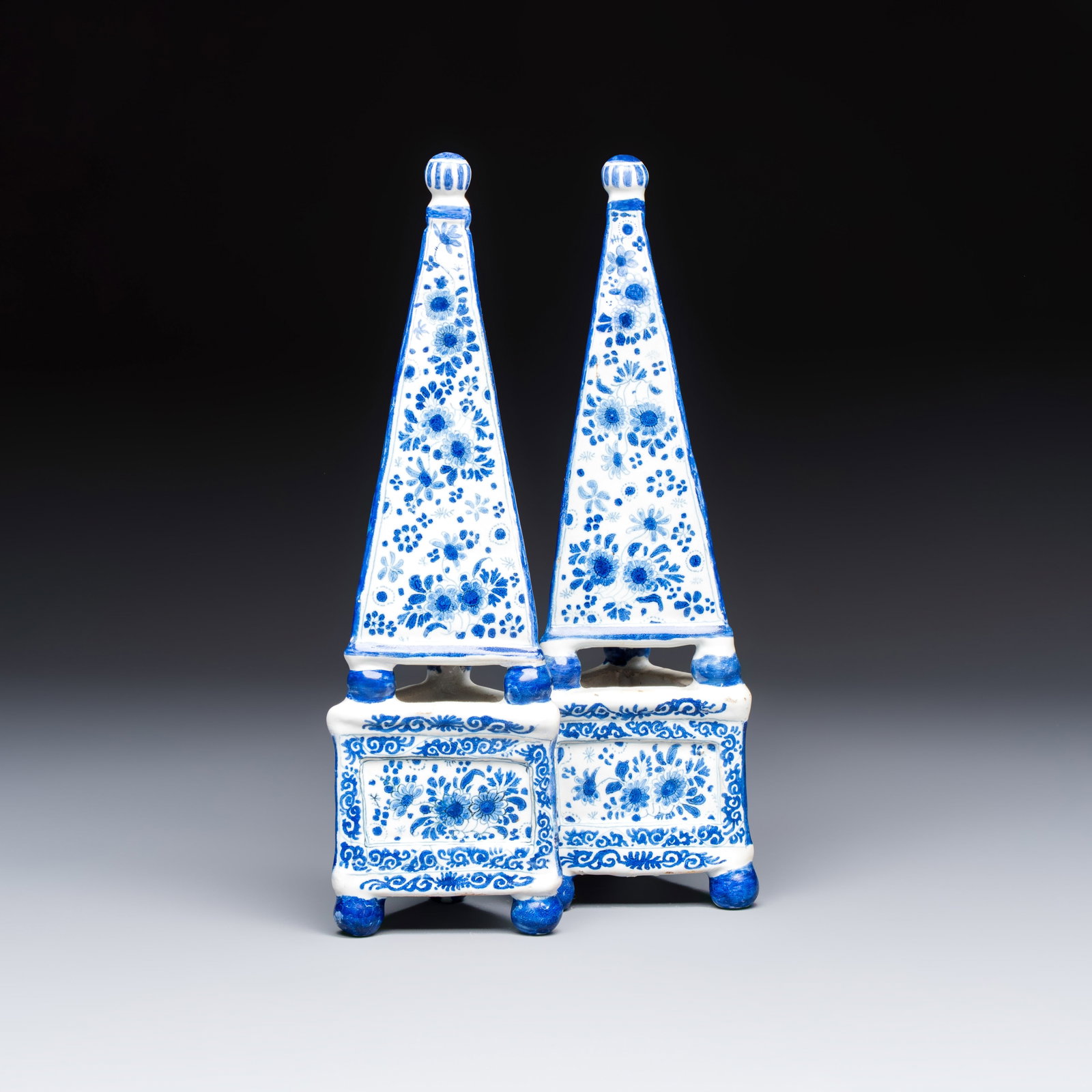 A pair of blue and white Dutch Delft obelisks with floral design, 18th C. (1 of 9)