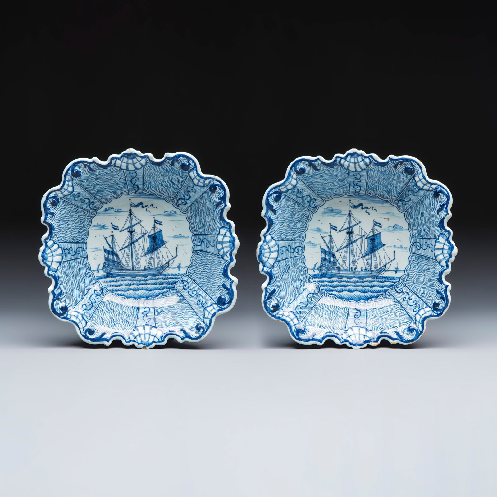 A pair of fine blue and white Dutch Delft moulded 'Dutch Ships' bowls, 18th C.: A pair of fine blue and white Dutch Delft moulded 'Dutch Ships' bowls, 18th C. Dim: 25,3 x 25,3 x 7,1 cm Both marked with an axe for the 'De Porceleyne Byl' workshop, Delft.