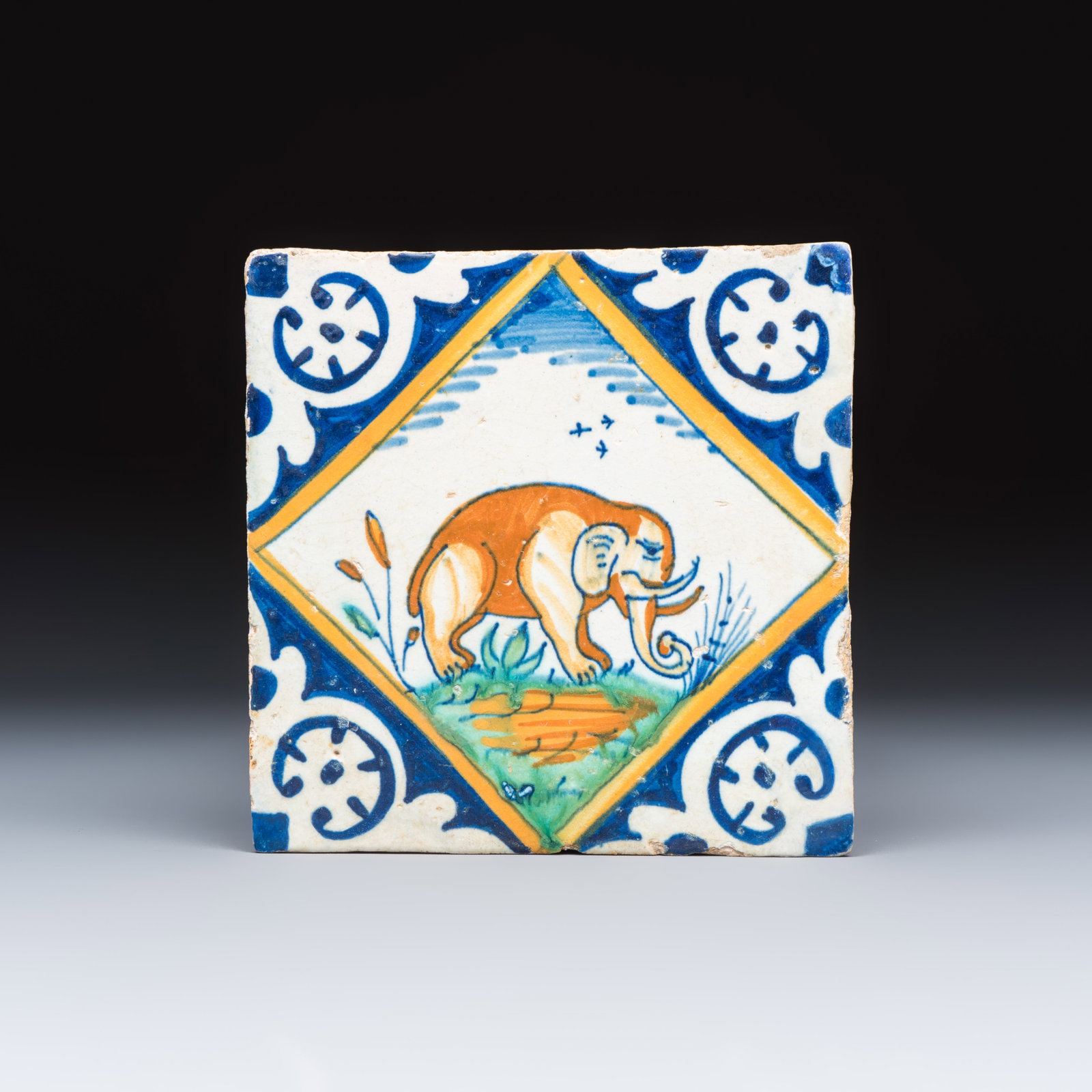 A rare Dutch Delft maiolica 'diamond' tile with an elephant, ca. 1600 (1 of 2)