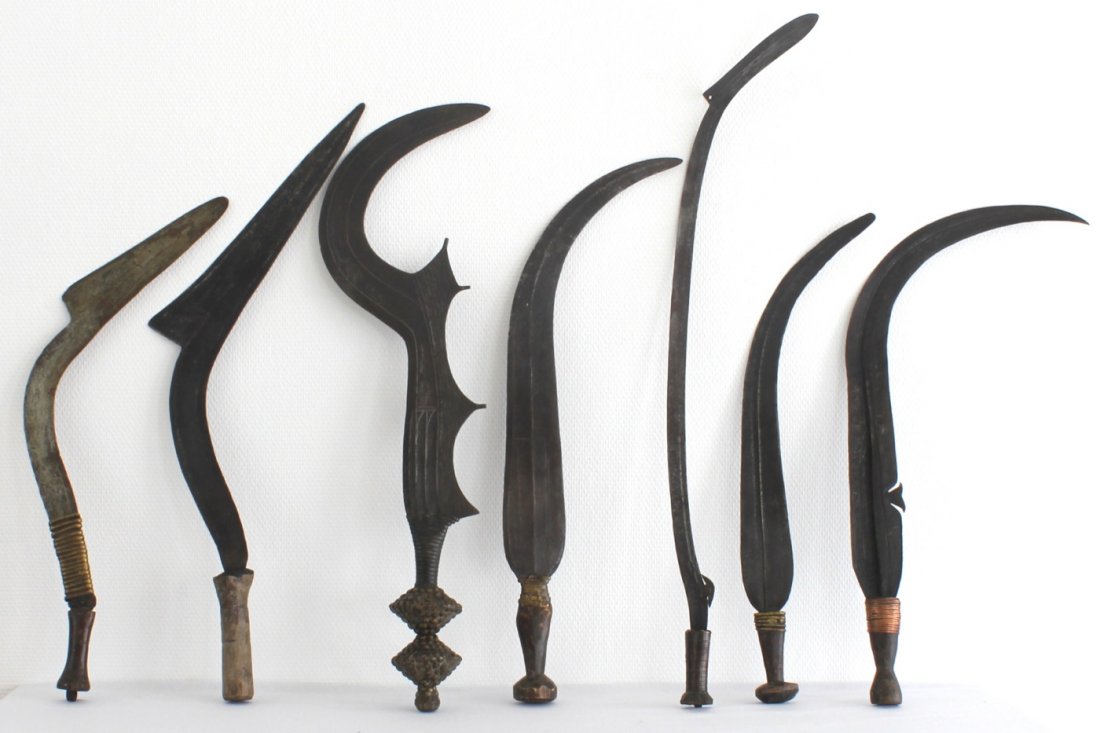 A group of 7 large African tribal weapons, various: Various dimensions. The tallest: 83 cm