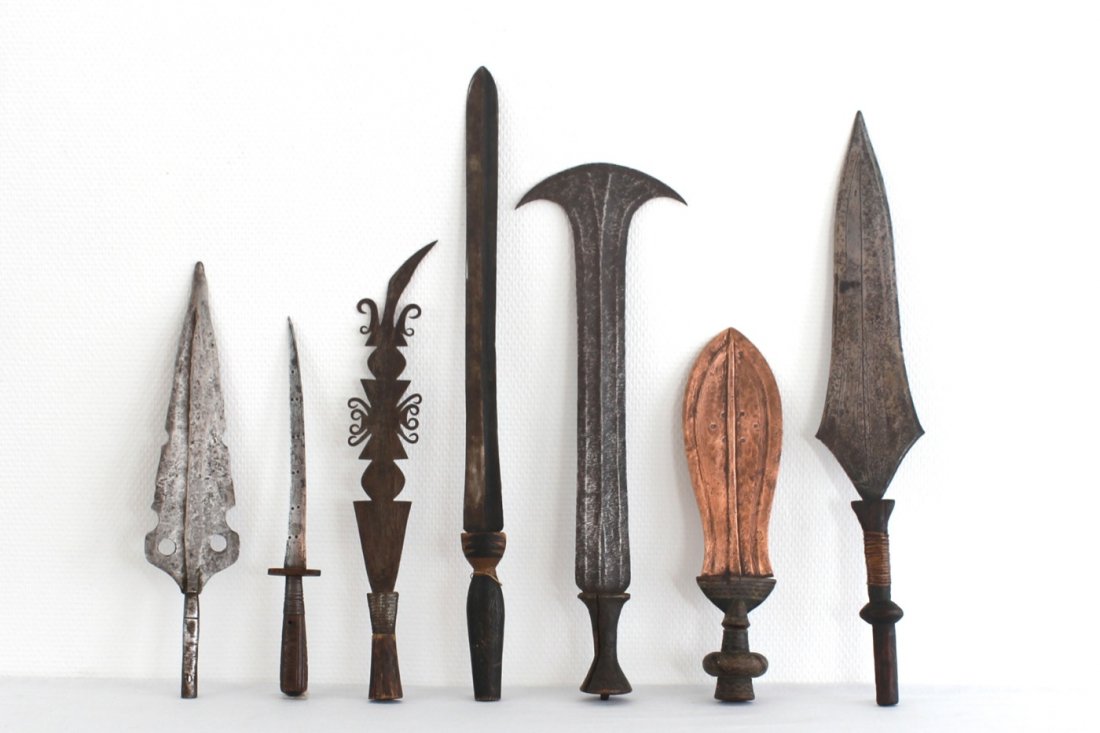 A collection of 20 various African tribal knifes and: Various dimensions. The tallest: 62 cm