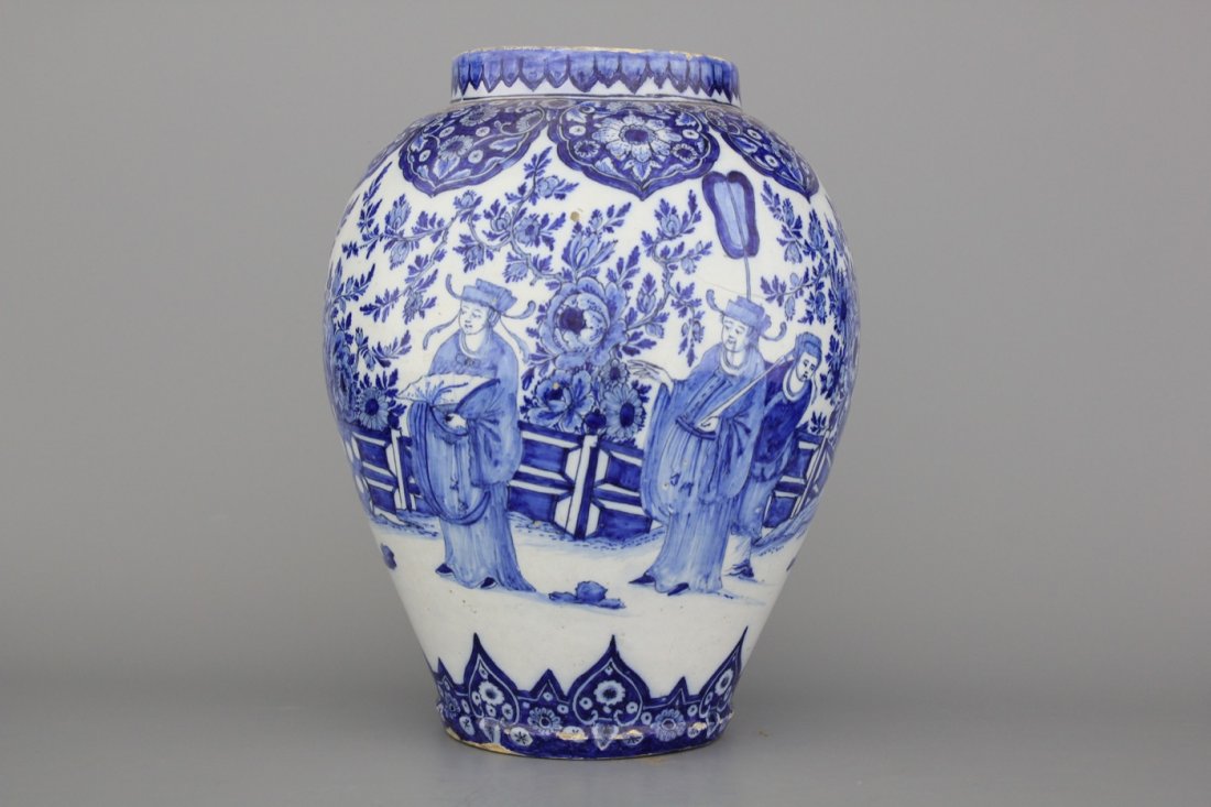 A large Dutch Delft blue and white chinoiserie vase,: H: 37,5 cm. Condition: A crack, some restoration.