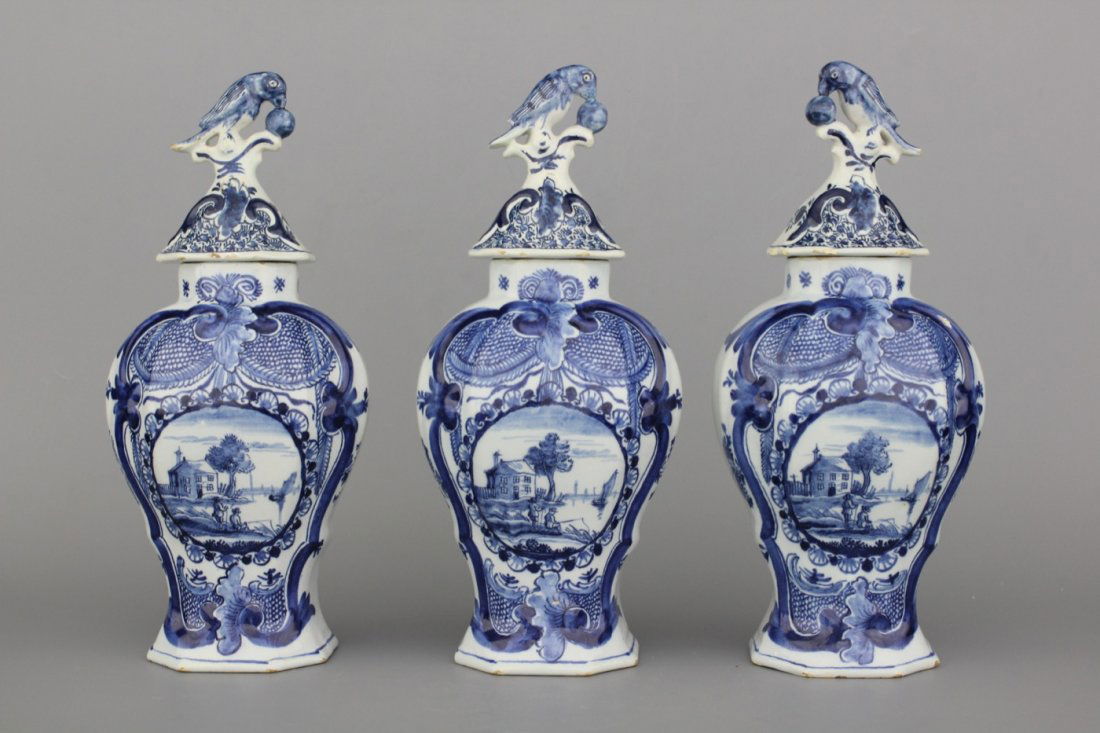 A Dutch Delft blue and white 3-piece garniture with: H: 33,5 cm
