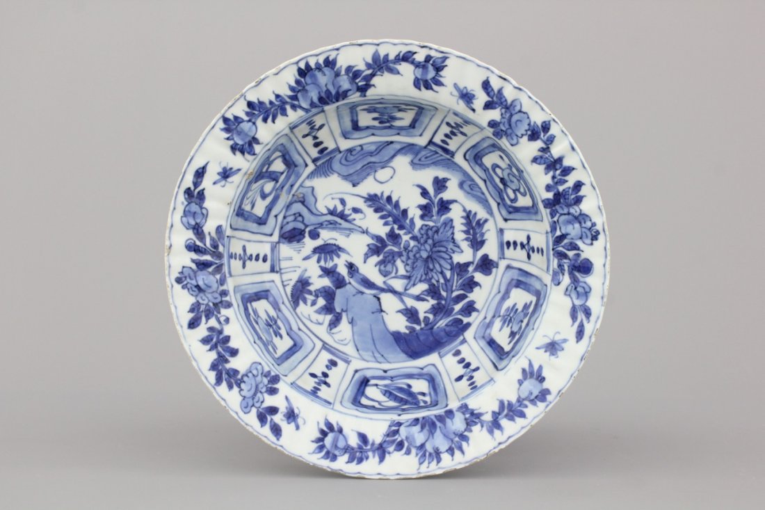 A Chinese porcelain blue and white Ming dynasty Wan-Li: Dia: 22 cm - H: 6 cm