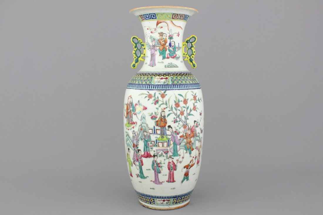 A large Chinese porcelain vase with a garden scene, (1 of 1)