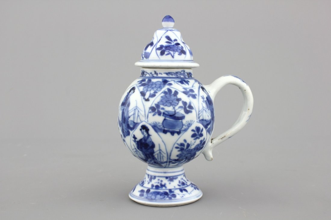 A Chinese porcelain blue and white mustard pot, Kangxi, (1 of 1)