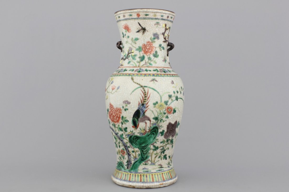 A Chinese porcelain Nankin famille verte crackle glazed: H: 43 cm