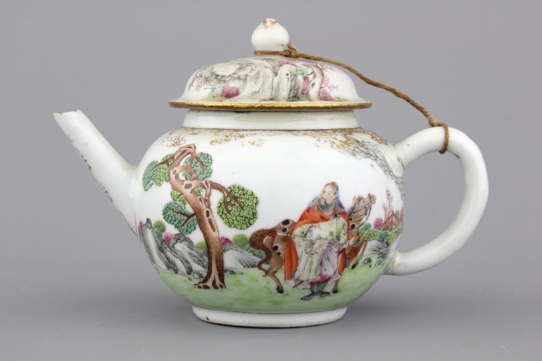 A very fine Chinese export porcelain teapot and cover, (1 of 1)