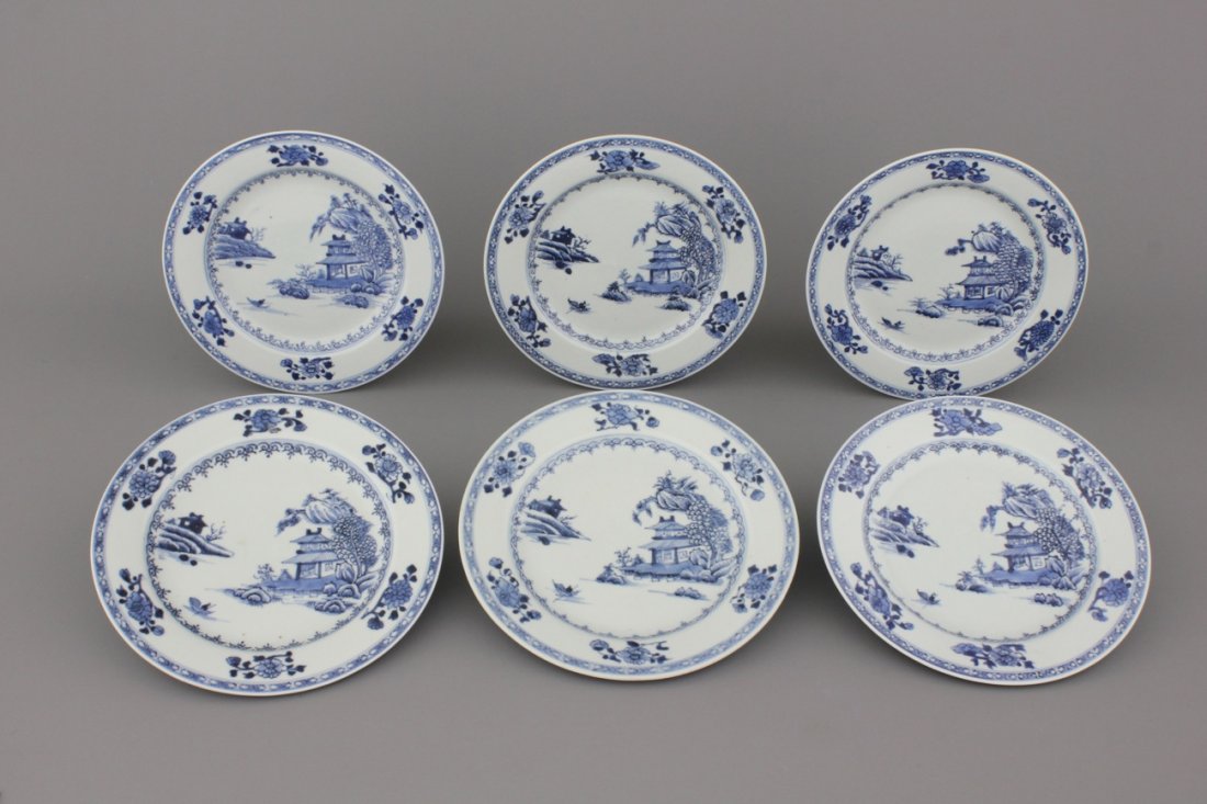 A set of 6 Chinese porcelain blue and white plates with: Forming a set of 12 with lot 269. Dia: 23 cm