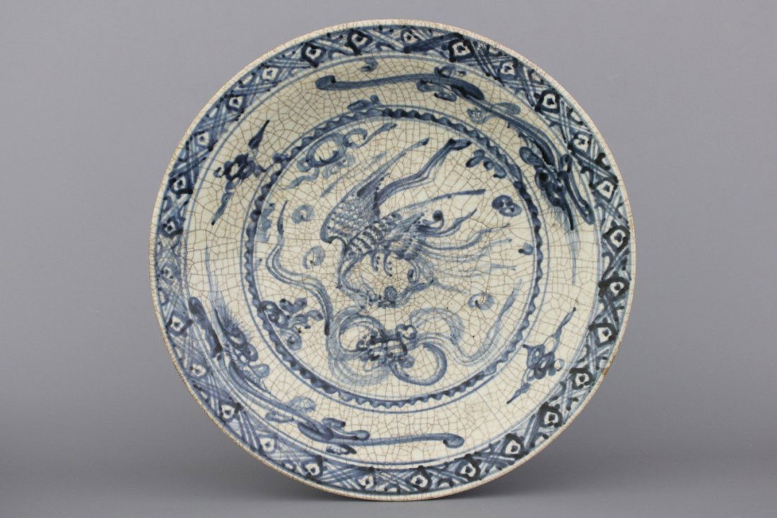 A large Chinese porcelain Ming dynasty Swatow dish, (1 of 1)
