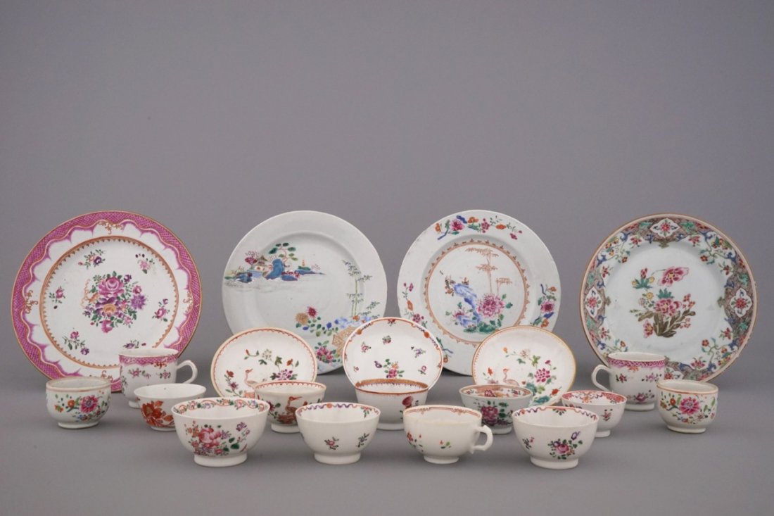 A large collection of Chinese famille rose porcelain: 20 pieces in total. Various damages. Size: Dia: 23 cm (tallest), H: 6 cm (tallest).