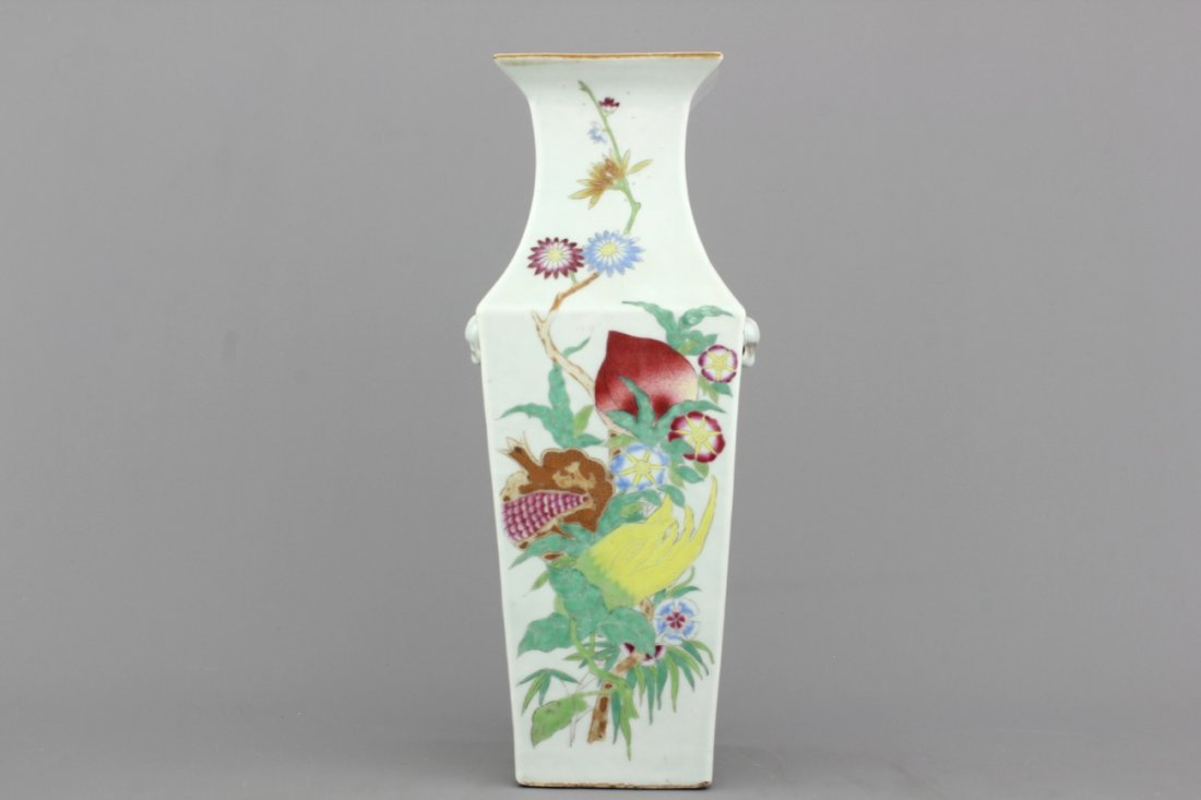 A square Chinese porcelain vase with floral decoration,: H: 43,5 cm