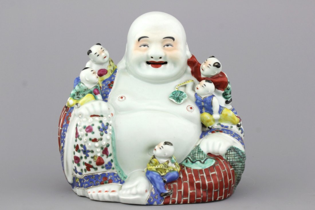 A Chinese porcelain polychrome buddha with boys,: Condition: Perfect. H: 25 cm