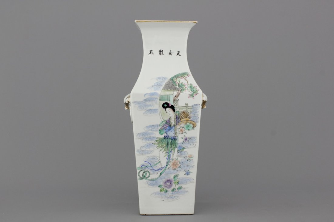 A Chinese porcelain square vase with Guanyin, 19th C. (1 of 2)