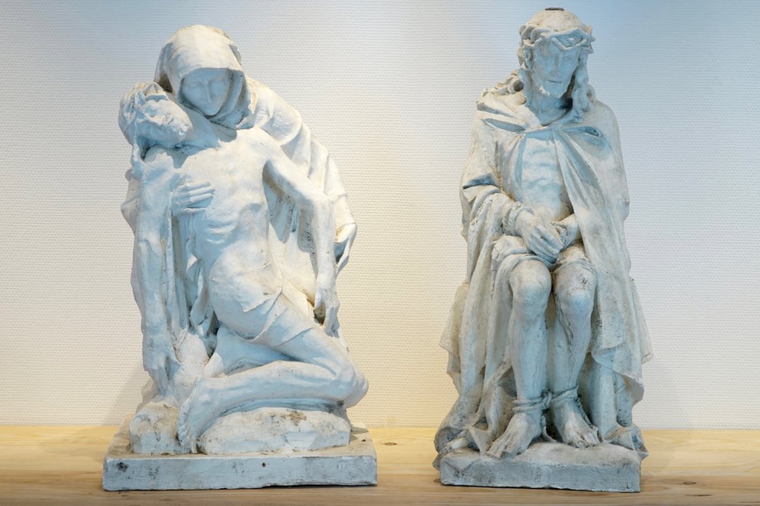 Two tall 75 cm plaster casts, one of a pieta and one of: H : 75 cm Origin: The De Wispelaere workshop of important historical reproductions. More info about the workshop on our blog on our website. <