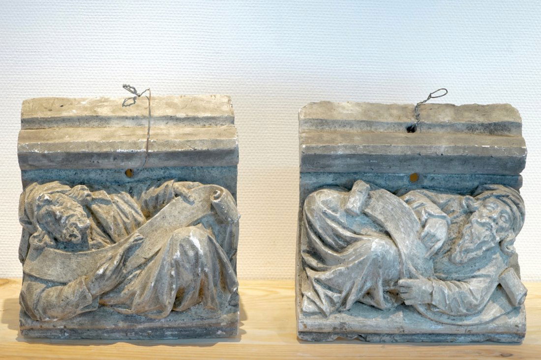 Two plaster casts of wall consoles, 19/20th C., Bruges (1 of 1)