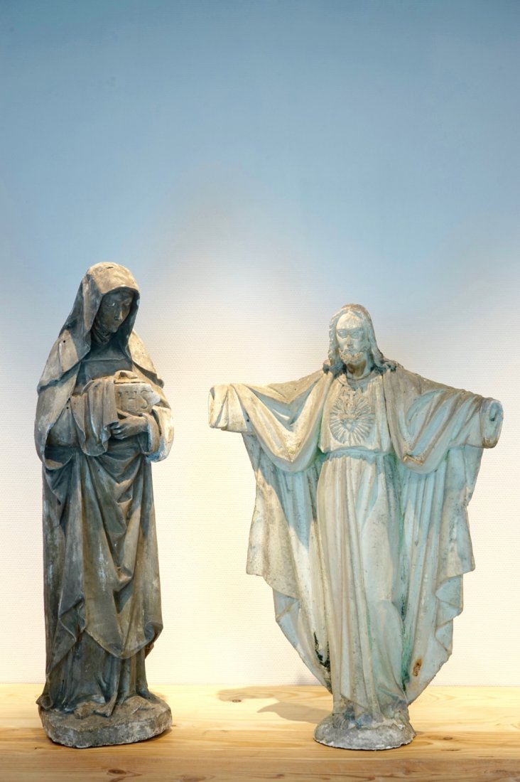 A set of two 100 cm plaster casts, one of a female (1 of 1)