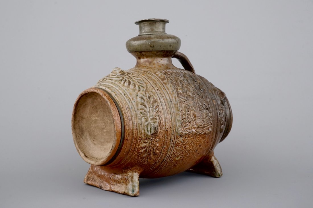A Waldenburg stoneware barrel-shaped vessel, ca. 1650 (1 of 7)