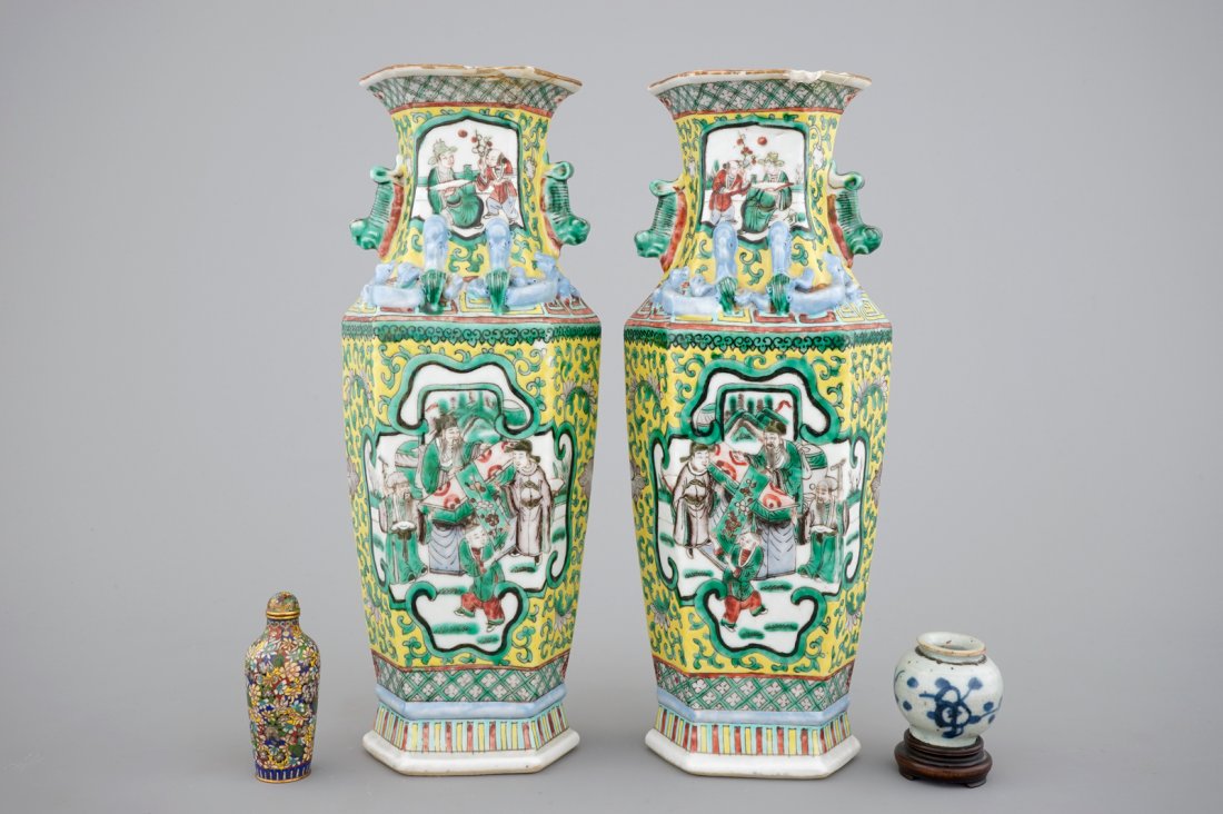 A pair of 19th C. Chinese famille jaune hexagonal: H.: 29 cm (the vases)