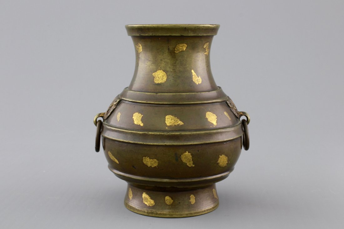 A Chinese gold-splashed bronze hu-shaped vase, 18/19th (1 of 1)