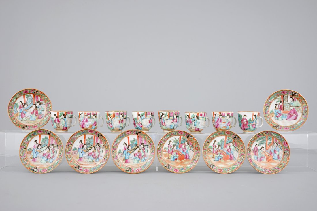 A set of eight Chinese Canton rose medallion cups and: Cup: H.: 7 cm Saucer: Dia.: 13,5 cmÂ
