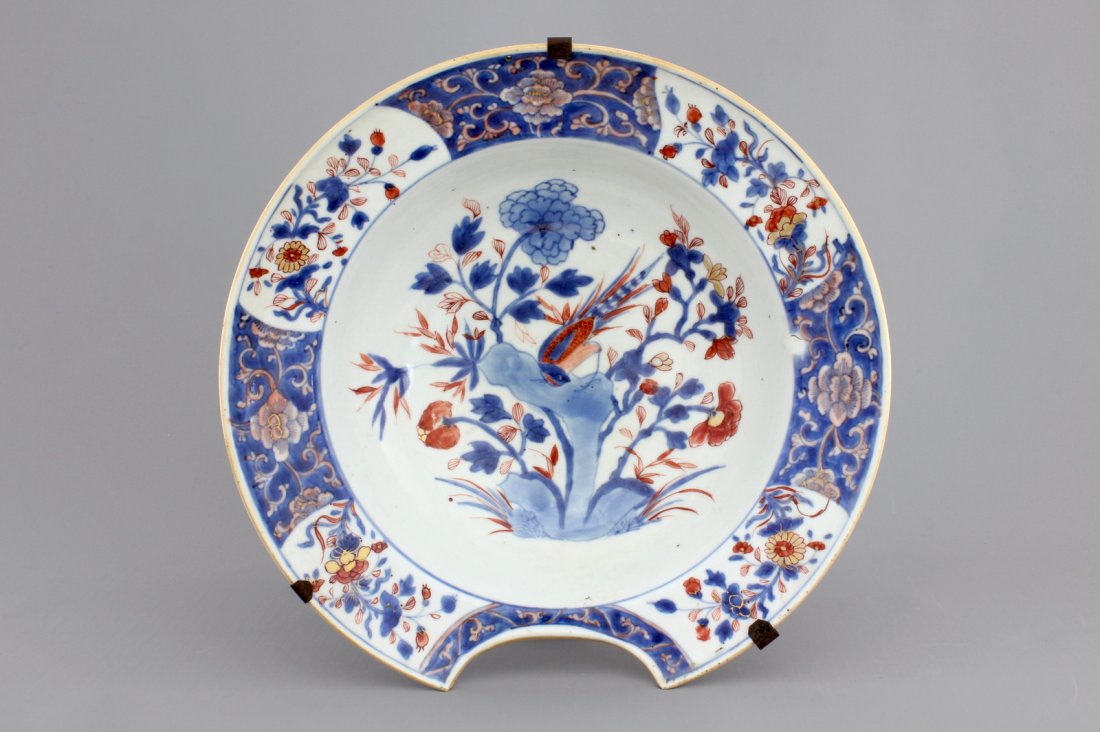 A fine Chinese Imari porcelain shaving bowl, 18th C. (1 of 1)