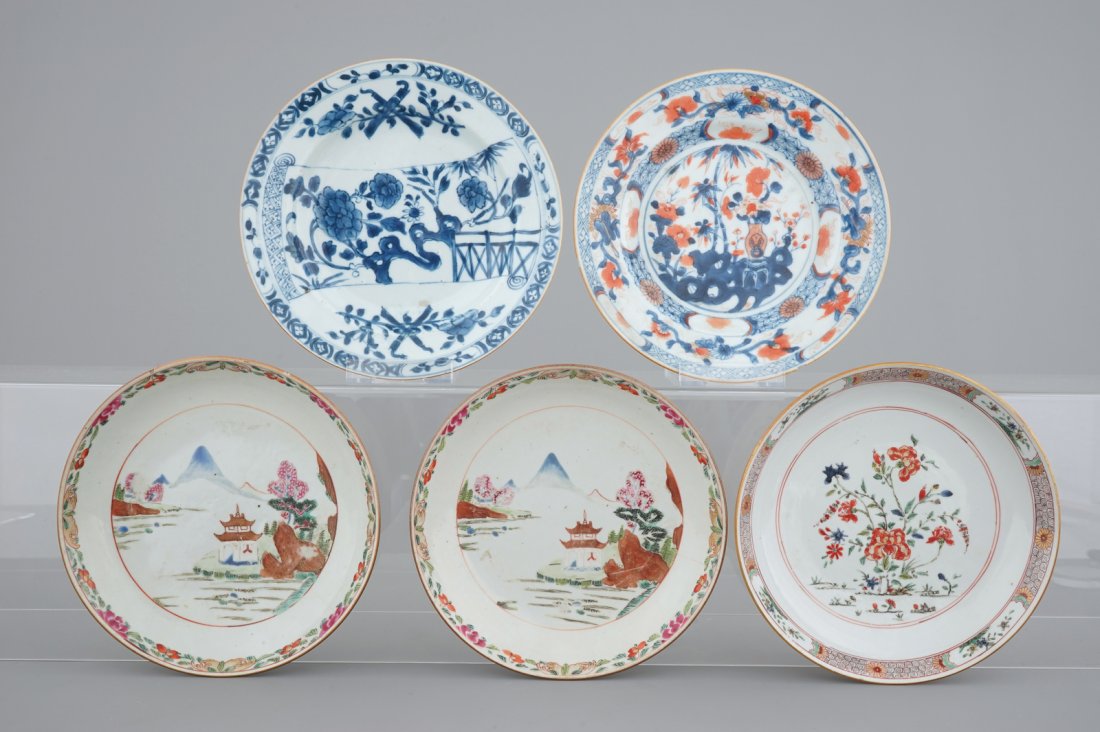 A set of 5 Chinese export porcelain plates, (1 of 2)