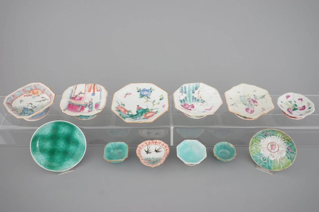 A set of 10 Chinese famille rose porcelain bowls on: H: 14 cm (the vases)