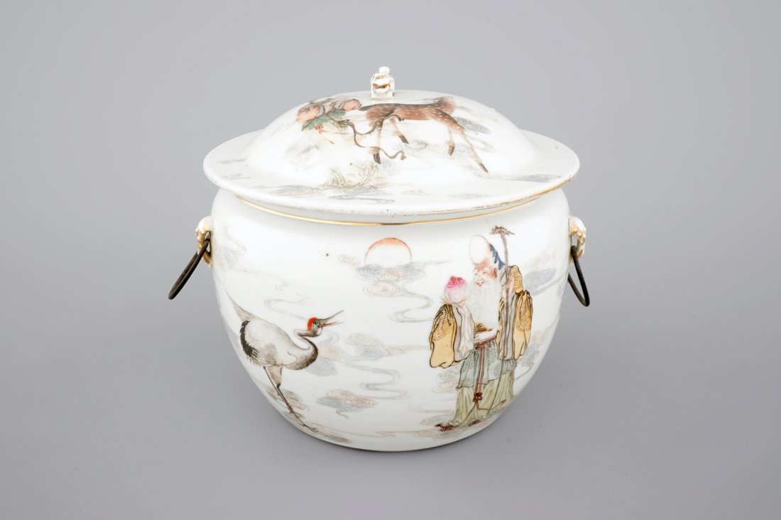 A fine Chinese Qianjiang food bow with cover, depicting: H.: 21 cm