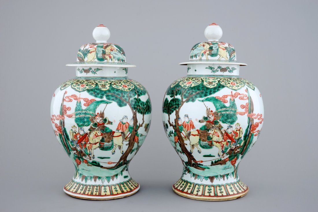 A pair of Chinese wucai porcelain warrior vases with: H: 41,5 cm