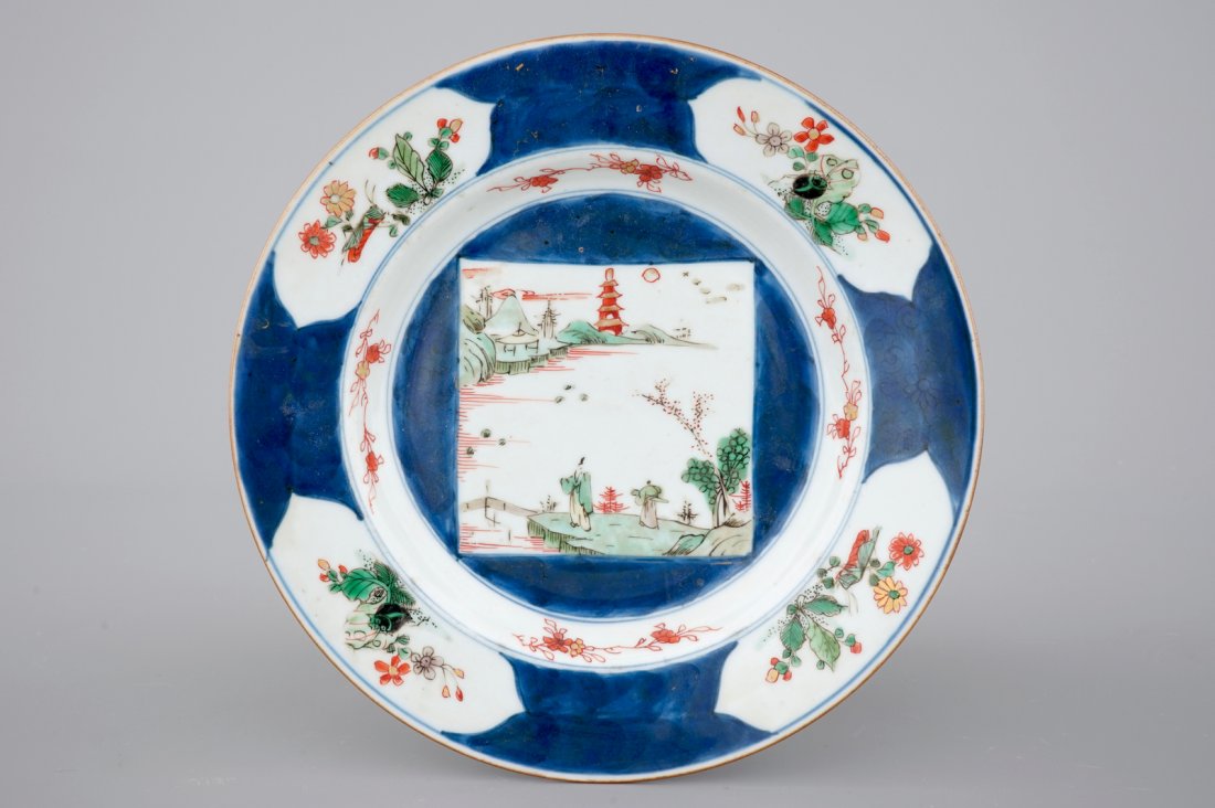 A Chinese porcelain bleu poudrÃƒÂ© and famille verte: Dia.: 21,5 cm