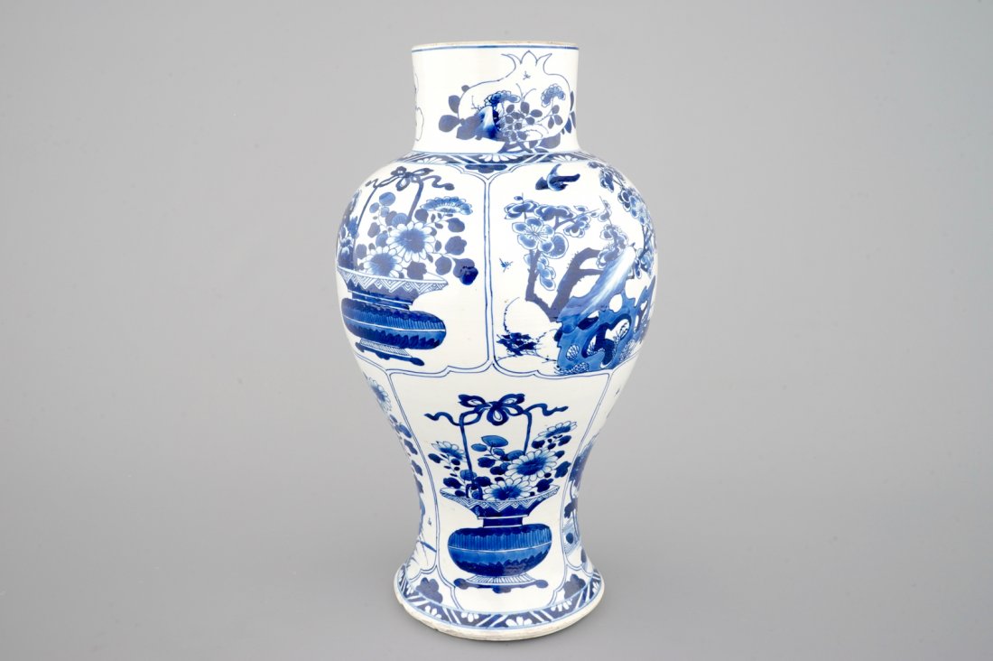 A tall Chinese blue and white baluster vase, Kangxi,: H.: 39 cm
