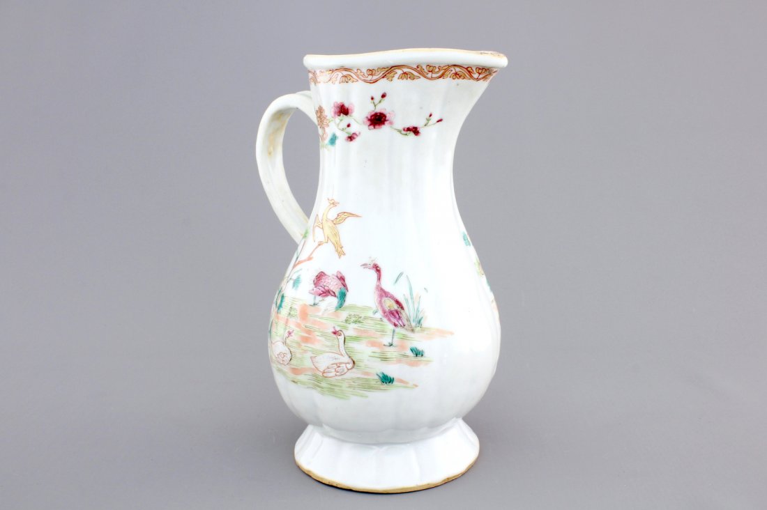 A fine Chinese famille rose and gilt export porcelain: H.: 27,7 cm