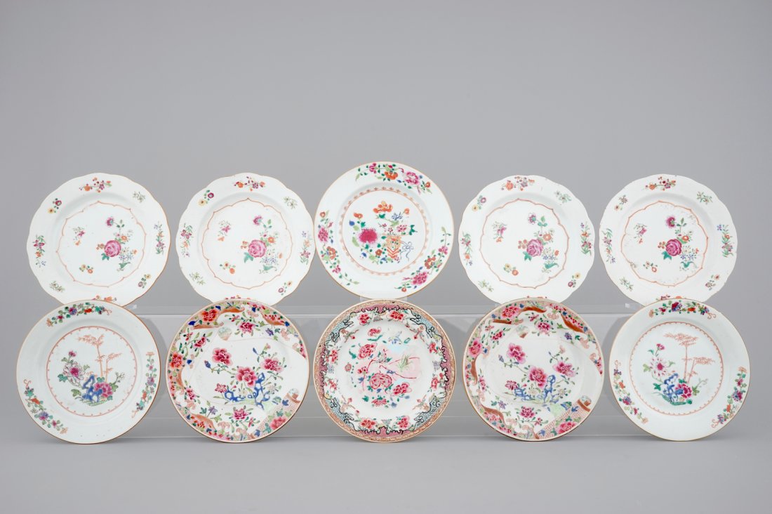 Ten Chinese porcelain famille rose plates, 18th C.: Dia.: 22,5 cm Condition: One plate with a hairline, the rest with normal rim chips.