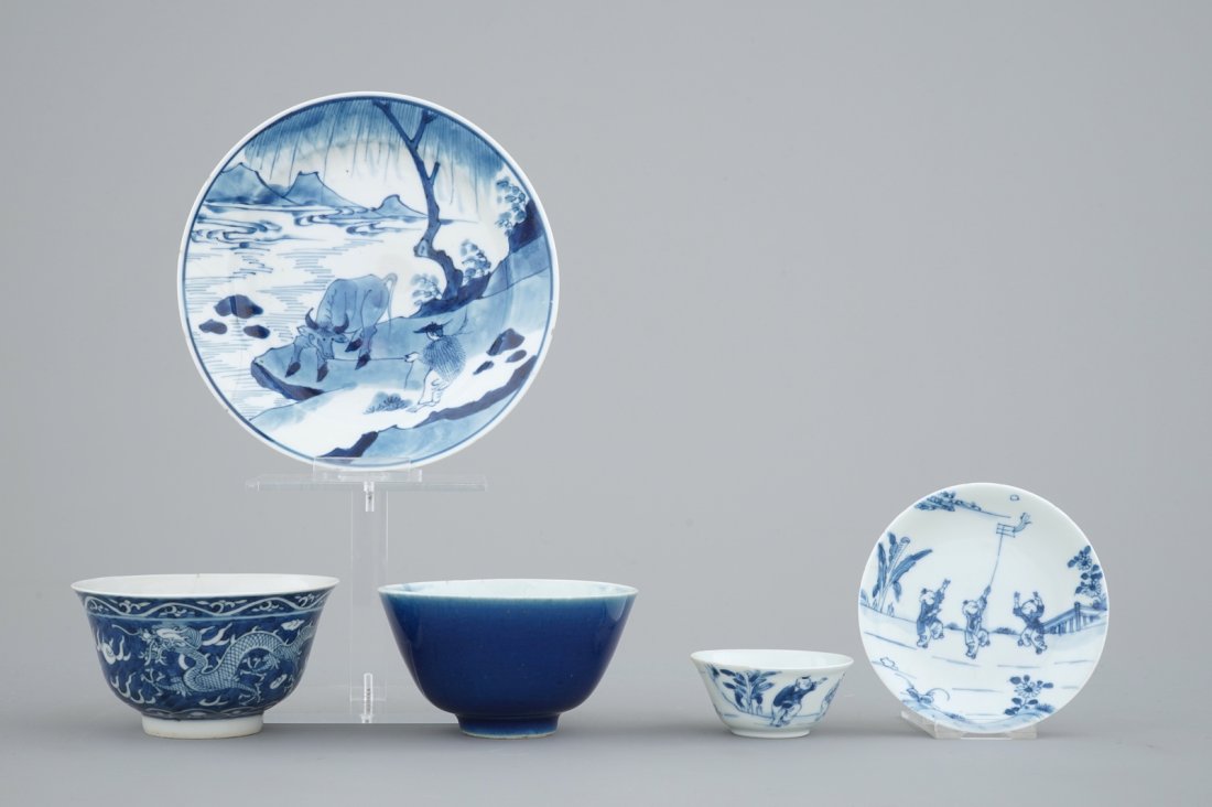 A collection of 18th C. Chinese blue and white bowls,: Dia.: 16 cm (the plate) H: 6 cm (the bowls) Condition: The plate with a reglued piece from the rim. The dragon bowl with a Y-shaped hairline.
