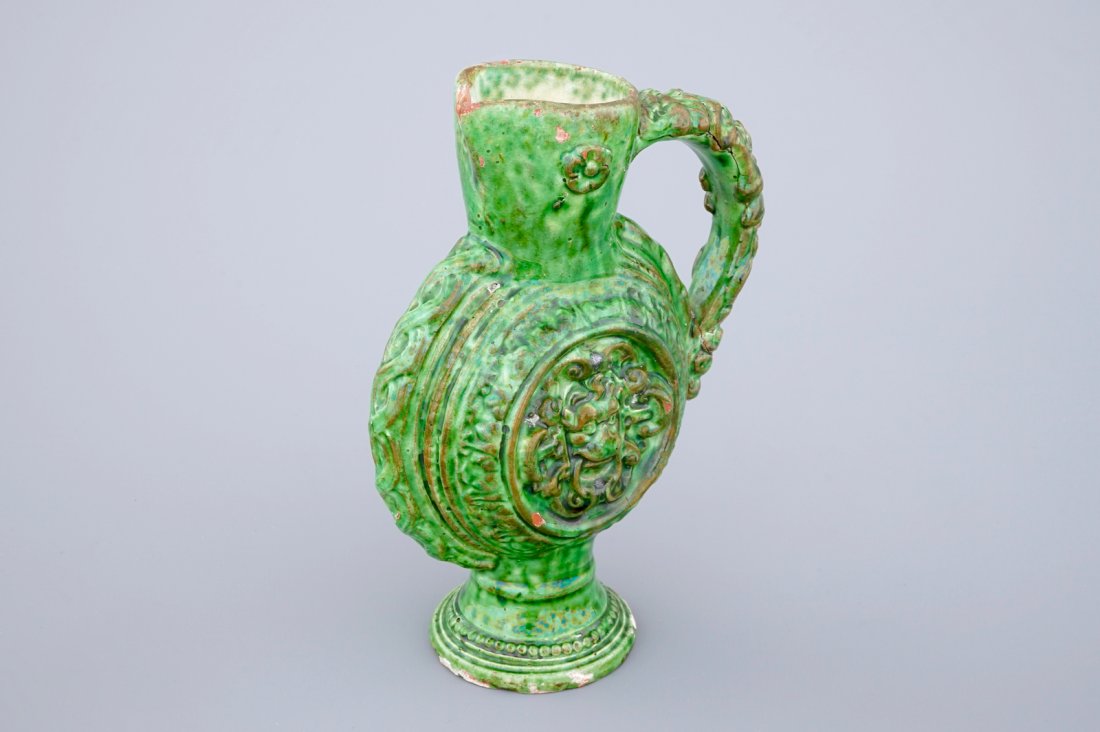 A green glazed Saintonge relief decorated jug,: H.: 15,5 cm