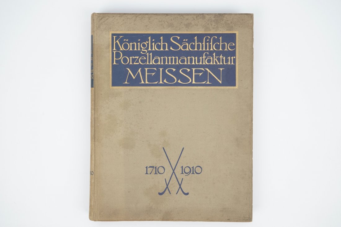 A large book on Meissen porcelain: KÃƒÂ¶niglich: Dim.: 39 x 30 cm