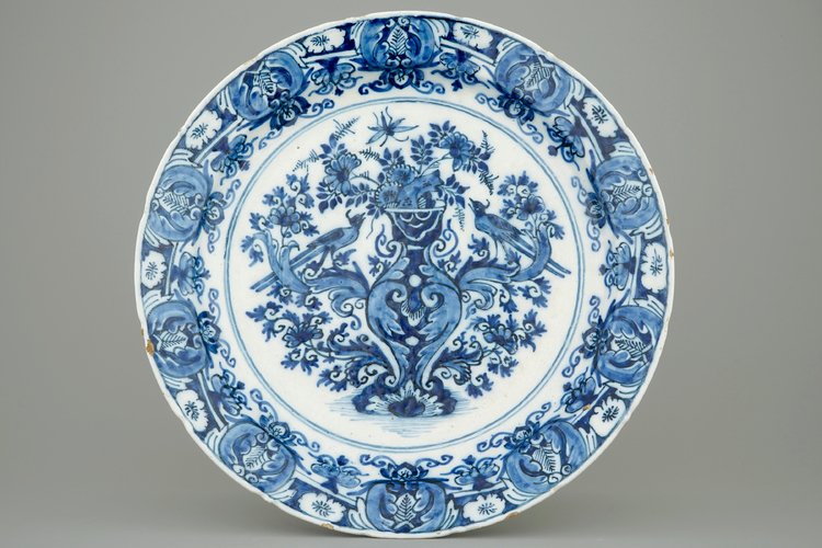 A Ducht Delft blue and white dish with birds around a: Dia.: 31 cm