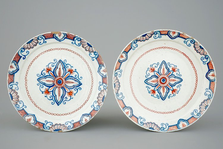A pair of polychrome Dutch Delft plates, 18th C. (1 of 2)