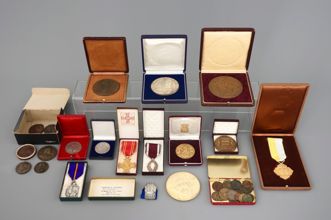 A collection of medals and coins, 17/20th C.: Dia.: 9 cm (the largest medal)