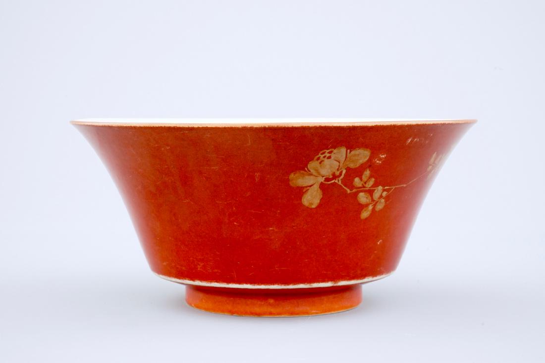 A Chinese coral red and gilt bowl, 18/19th C. (1 of 6)