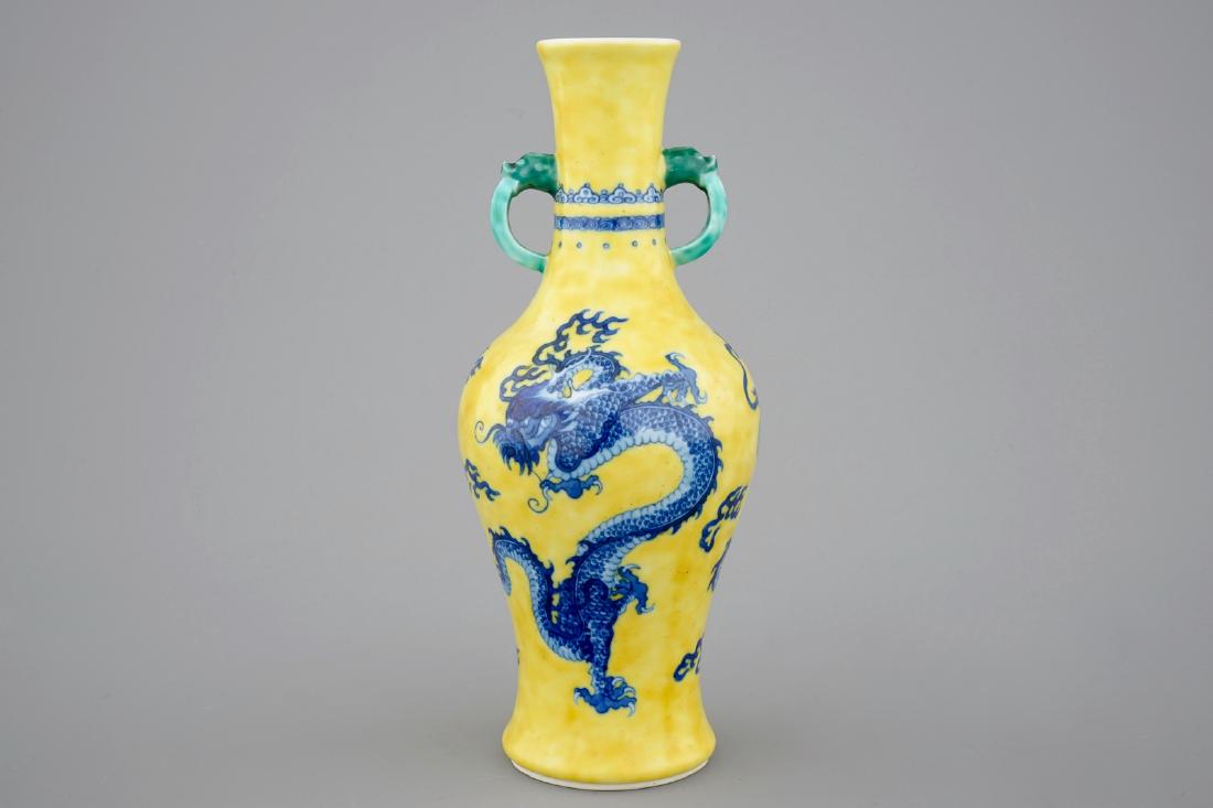 A Chinese porcelain vase with a blue dragon on a yellow: A Chinese porcelain vase with a blue dragon on a yellow ground, 19/20th C. H.: 26 cm - Dia.: 10,5 cm