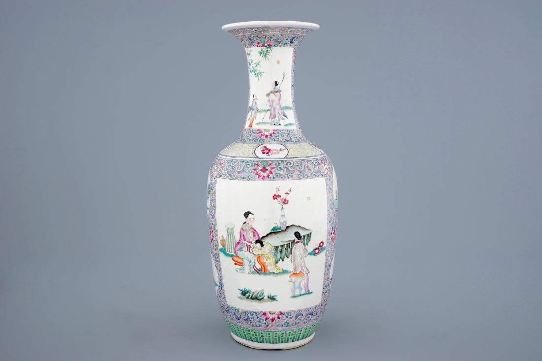 A fine Chinese famille rose vase, 19th C.: A fine Chinese famille rose vase, 19th C. H.: 45,5 cm