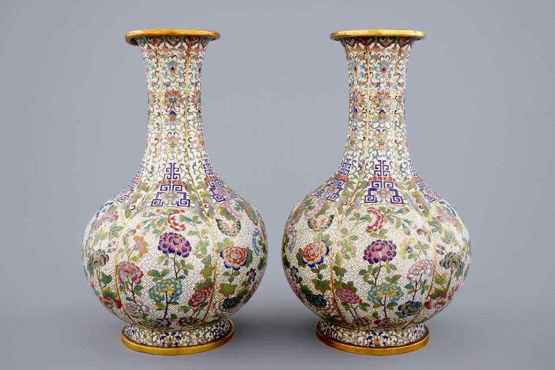 A pair of Chinese cloisonnŽ bottle-shaped vases, 19th: A pair of Chinese cloisonnŽ bottle-shaped vases, 19th C. H.: 33,2 cm